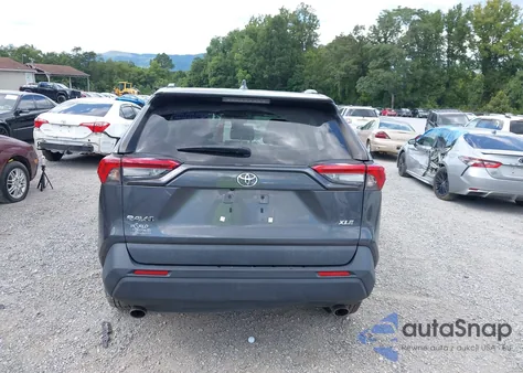 2020 Toyota Rav4 Xle z USA, uszkodzony, nr VIN 2T3W1RFV2LC065108